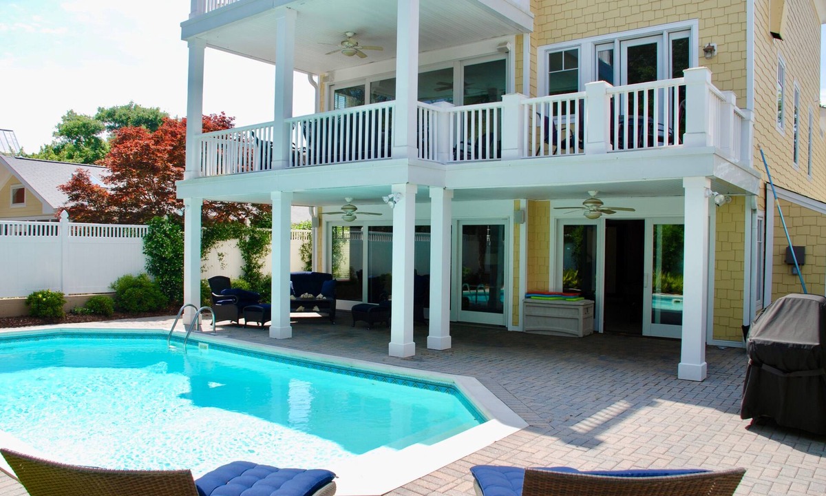 Northeast Virginia Beach House | North End Virginia Beach Retreat -Private Pool -Walk to Beach -Sleeps X
