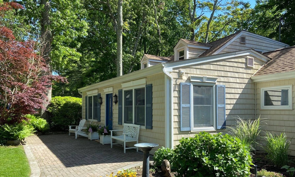 Mattituck Cottage | North Fork Cottage Getaway With Private Beach Rights