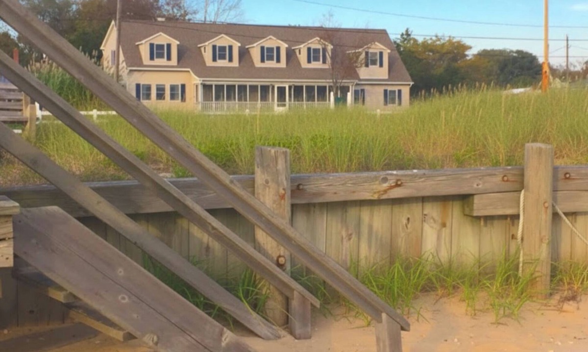 Southold Apartment | North Fork Summer Escape - 5BR Waterfront Home with Private Beach Access