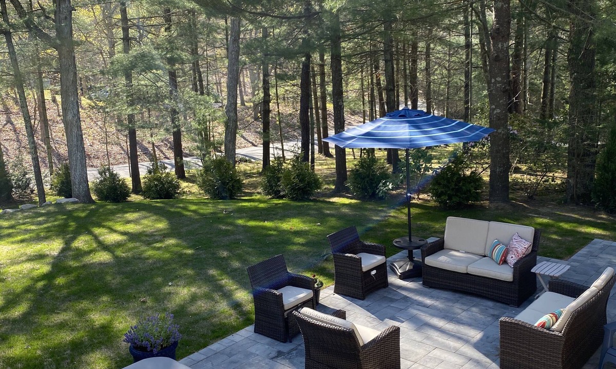 Cutchogue House | North Fork Vacation Home - Great location, Walk to Beach - with Hot Tub