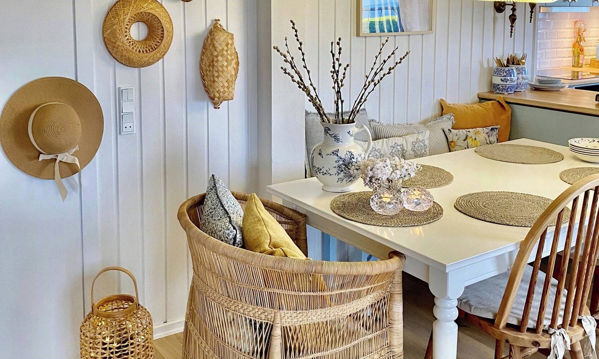 Skastrup Strand House | North Funen summer house with view and style
