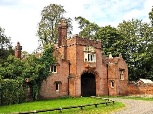 Knebworth House | North Lodge North