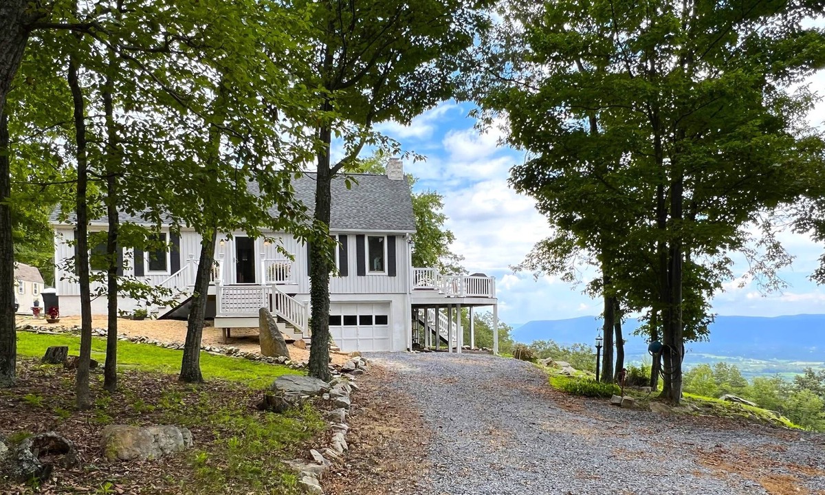 Maurertown Cabin | North Mountain Manor- Gorgeous views and privacy!