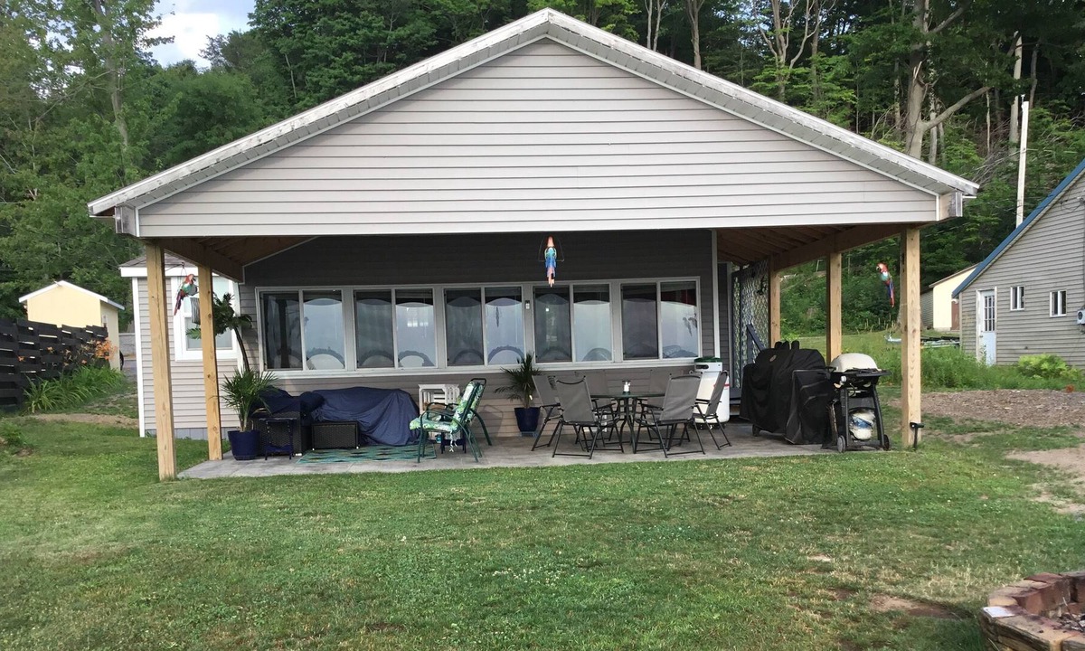 Sandy Creek Cottage | NORTH SANDY POND/LAKE ONTARIO COTTAGE
