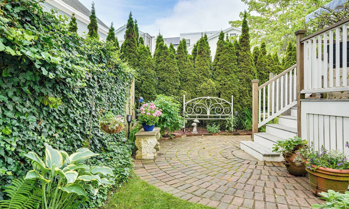 Manchester-by-the-Sea House | North Shore Townhome: 1 Mi to Singing Beach!
