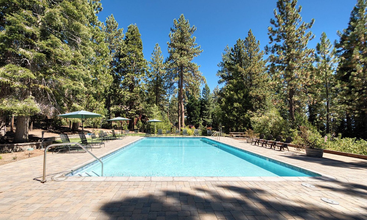 Lake Forest House | North Shore #8 By Tahoe Getaways w/Private Beach, Pool and Pickleball!