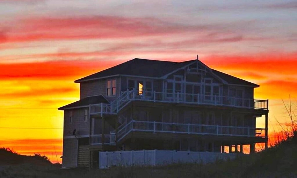 Carova Beach House | North Shore, Newer Luxurious 4x4,Elevator, Pool/Hot Tub-