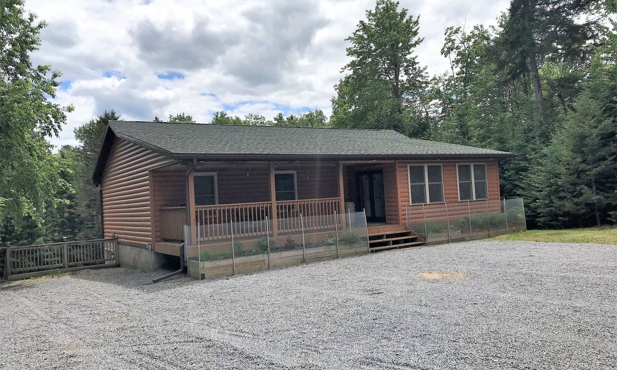 Town of Webb House | North St. Retreat