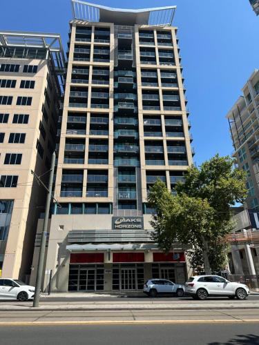 Adelaide Central Business District Hotel | North Terrace Horizons free parking