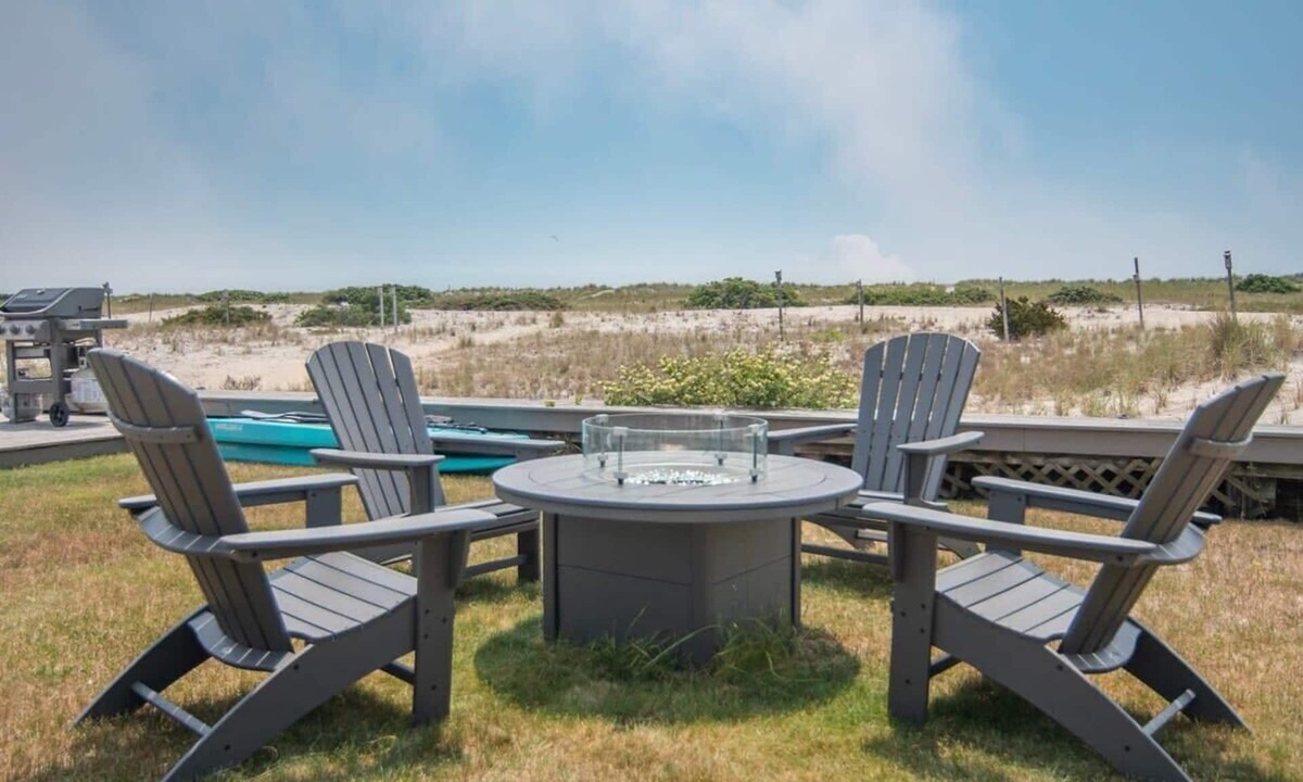 North Truro House | North Truro Beachfront Cottage with Cozy Backyard