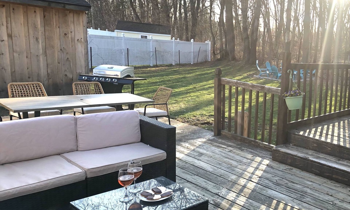 Utica House | North Utica Ranch- Movie Theater- Pets Welcome!