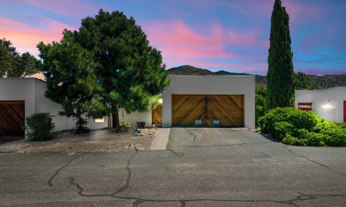 Cibola Addition House | Northeast/Foothills Retreat, With Hottub