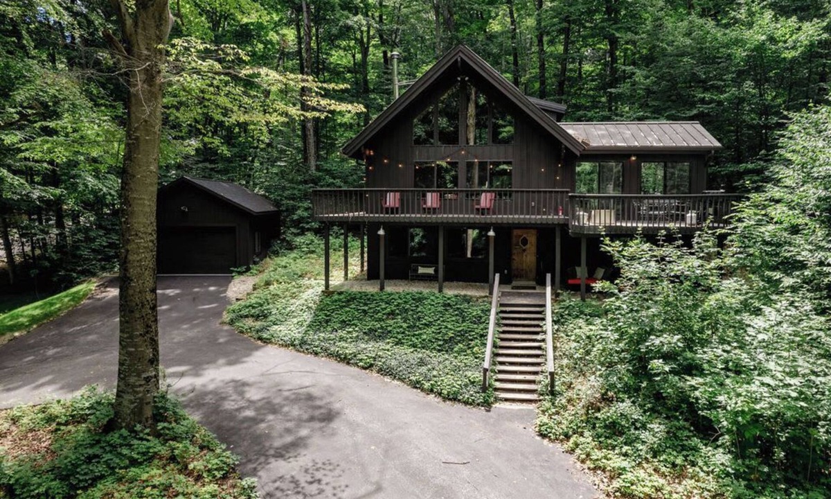 Bellaire Ski Chalet | Northern Nights Chalet by Wanderlust Abodes