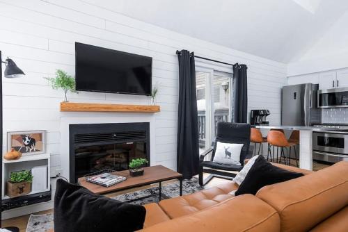 Craigleith House | Northern Peaks Ski In-Out Hot Tub Shuttle Access