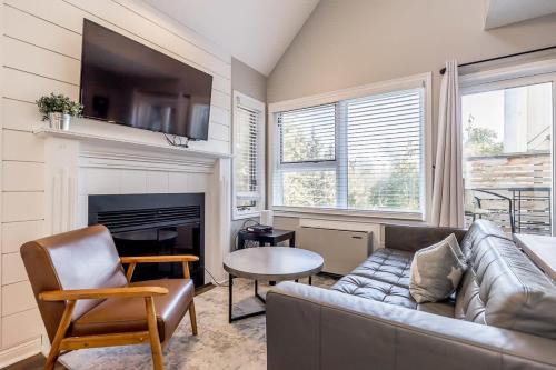 Craigleith Apartment | Northern Tranquility Ski-In-Out Pool Shuttle