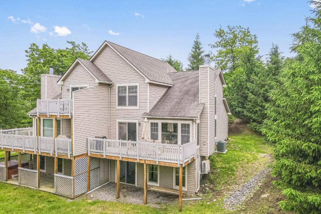 Tannersville House | Northridge 347