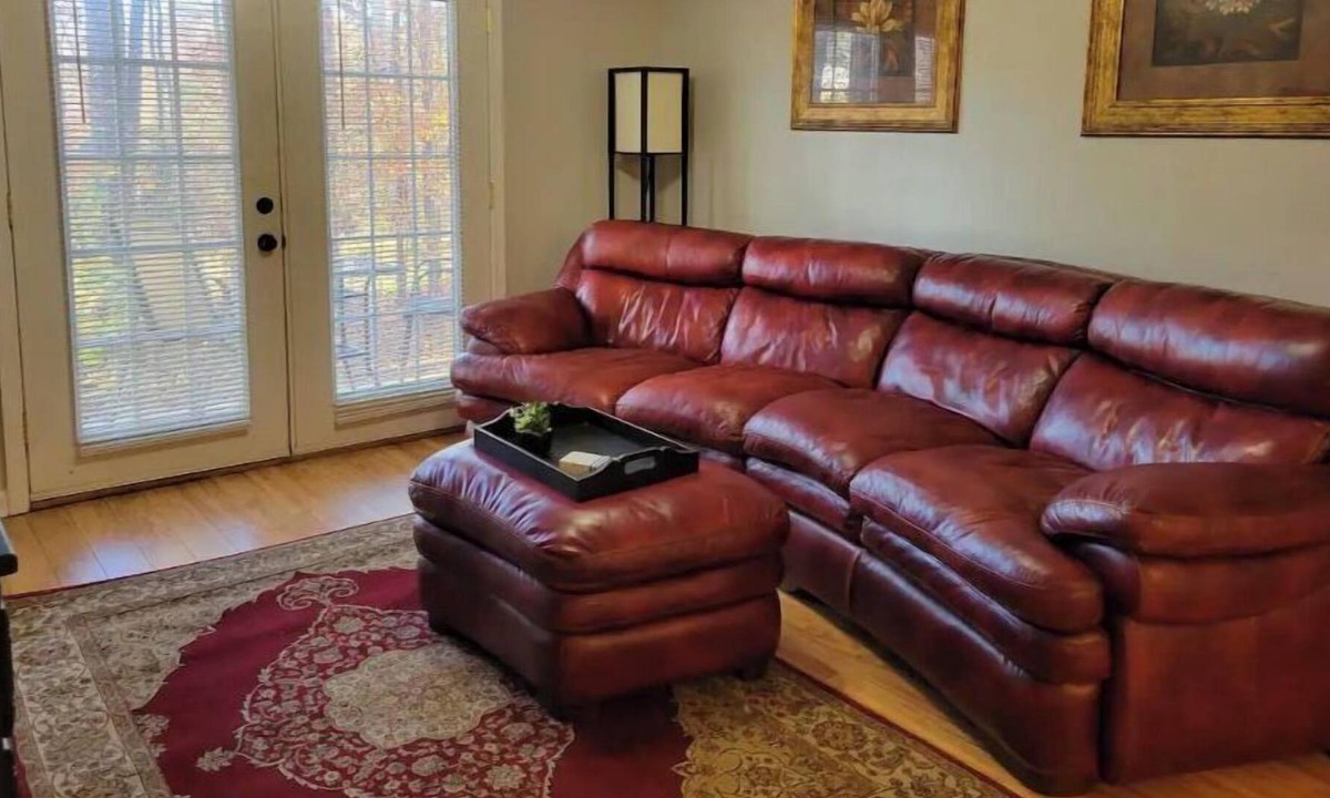 Greenwood Condo | Northside Condo with Wooded View