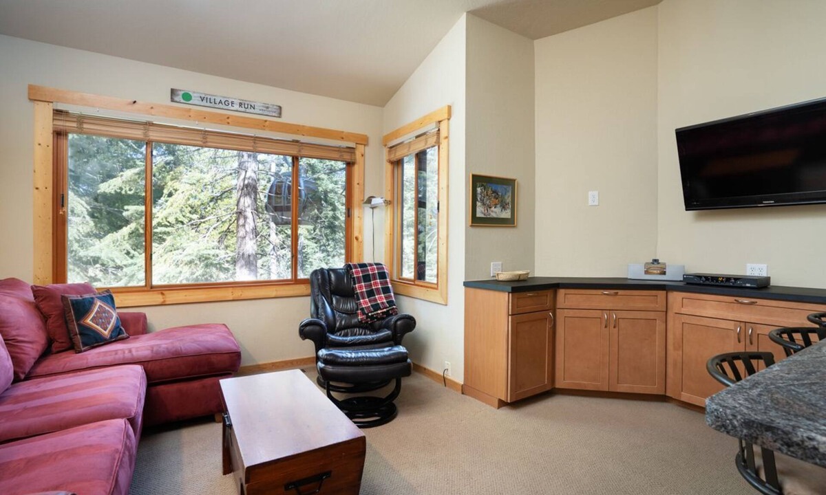 Truckee Condo | Northstar Ski Condo! Ski-in/Ski-out Access! Short walk to Village!