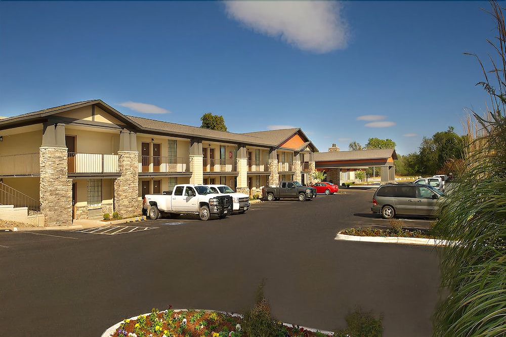 Woodward Hotel | Northwest Inn