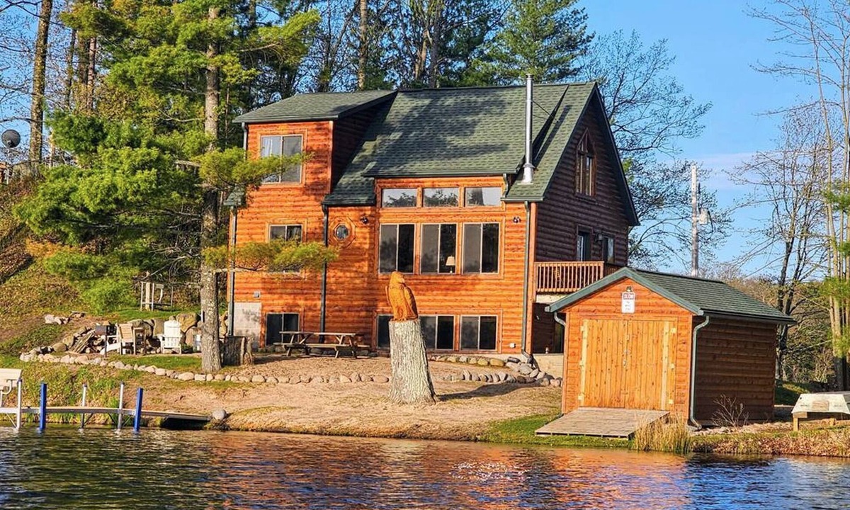 Stone Lake Cabin | Northwoods Lakeside Cabin – Peaceful, Cozy, Family-Friendly Retreat