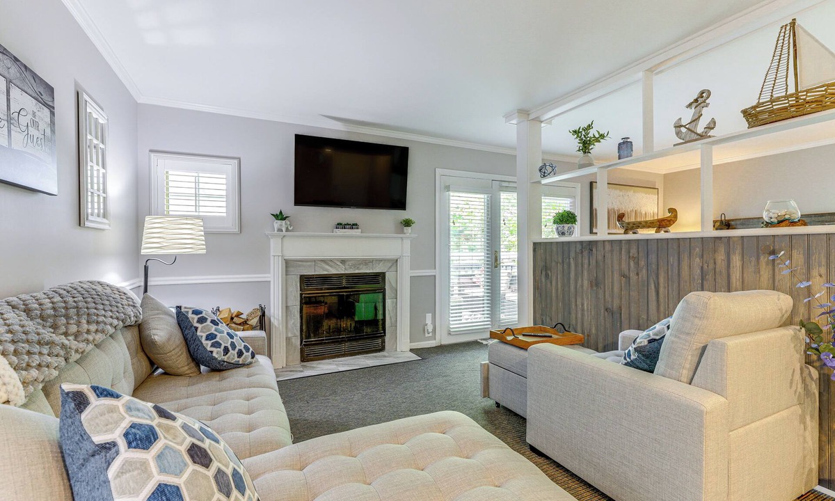 Norwich Apartment | Norwich Vacation Rental w/Golf Course Views!