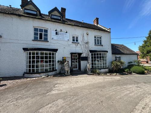 Newport Hotel | Norwood House