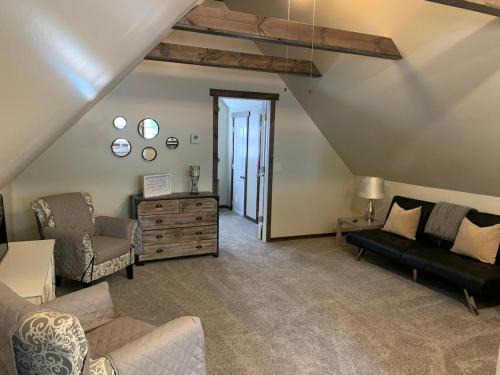 Backus Apartment | Not So Rustic Hideaway