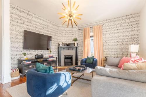 Historic Waverly House | Notes of Southern Charm - Walkable to Food & Shops