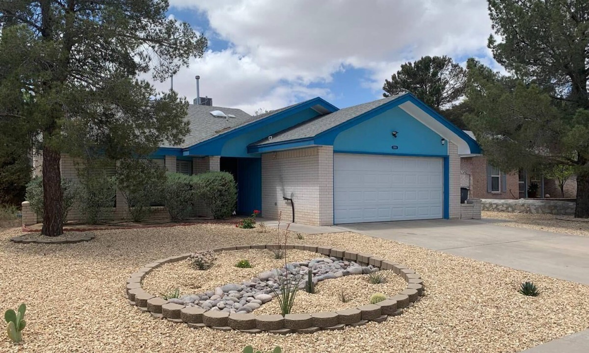 El Paso House | Nothing but Blue Skies