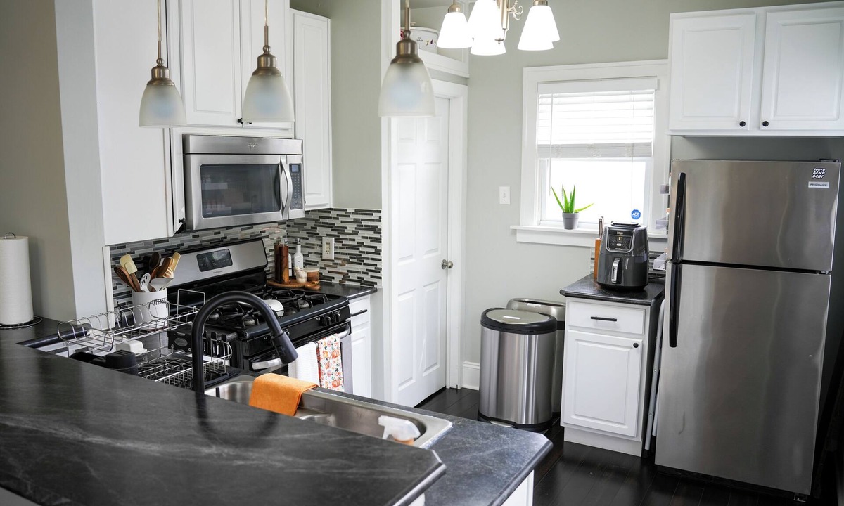 South Bend House | Notre Dame Getaway - Cozy home that sleeps 6 + 2 full baths