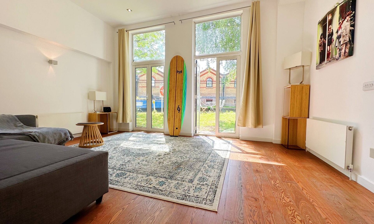 Dalgarno Apartment | Notting Hill - Canalside Apartment!