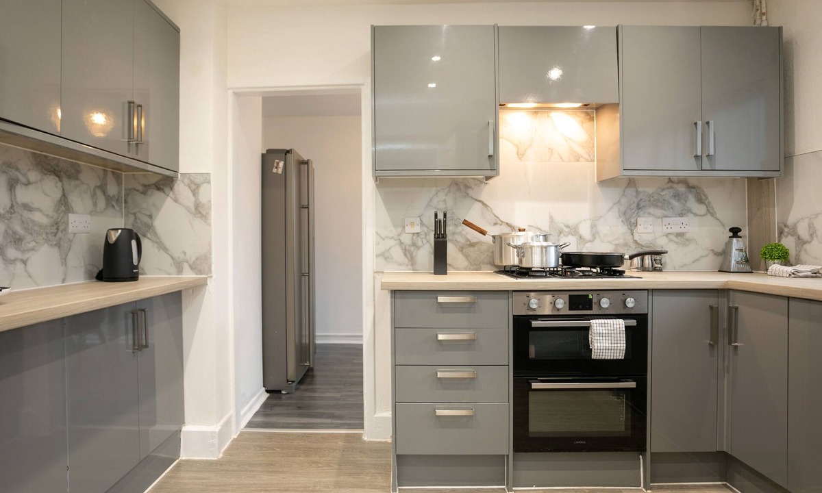 Bramcote Apartment | Nottingham Top Serviced Home (Chayil Experts)