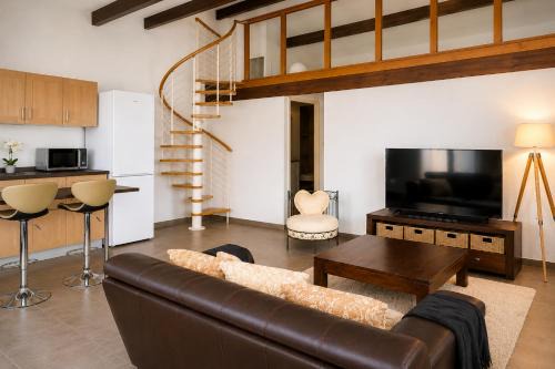Cabestany Apartment | Nouveau - L'Ensoleillé Terrasse & Atypique - 10 Min Plages - Serenité & Confort - IDEAL FAMILLE Parking et Wifi Gratuit - OFFRE SPECIALE