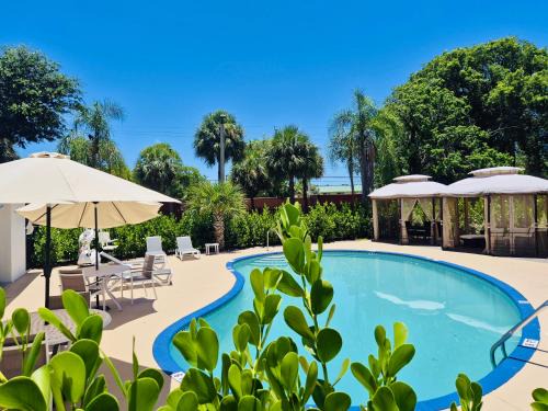 Hypoluxo Hotel | Nova Inn Resort