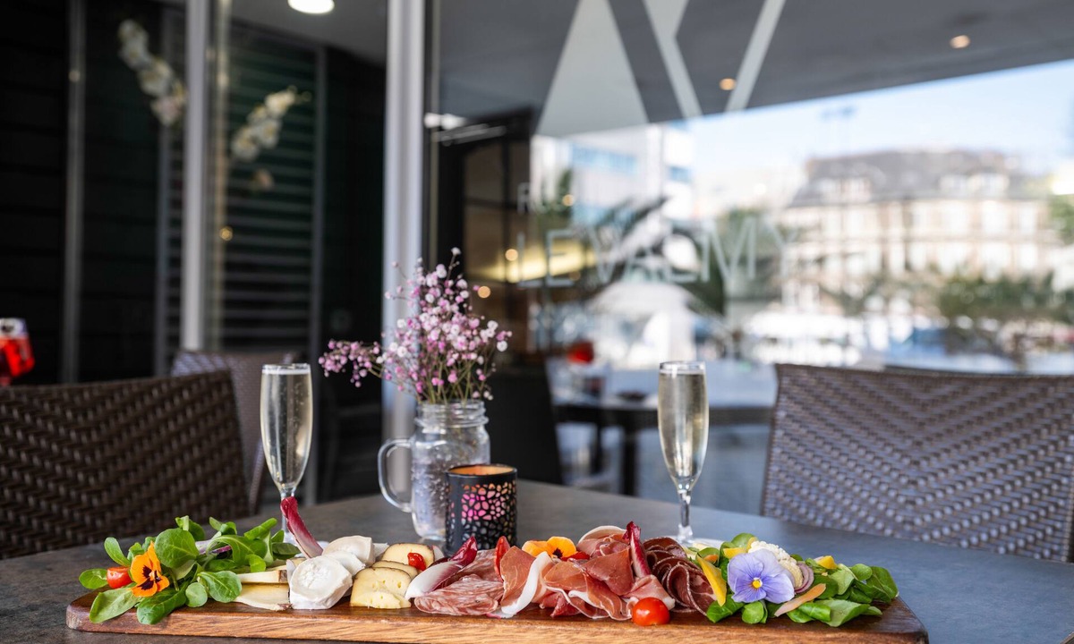 Madeleine-Champ de Mars Hotel | Novotel Nantes Centre Gare