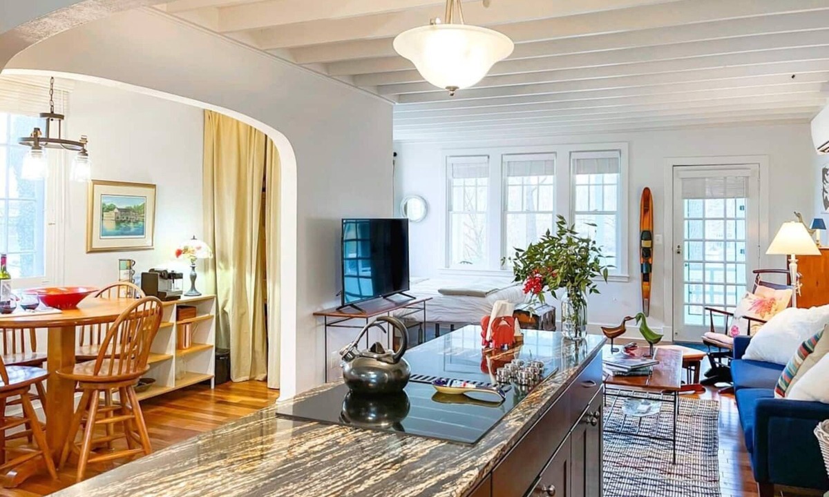 West Annapolis Cottage | Now available for USNA Commissioning Week! 16-22 May. Easy walk to Stadium. Your Annapolis Waterfront retreat for a weekend getaway.
