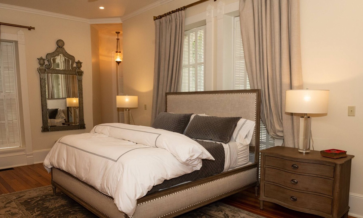 Gonzales Villa | Now booking for 2023. Historic 5 bedroom Villa in heart of Gonzales TX