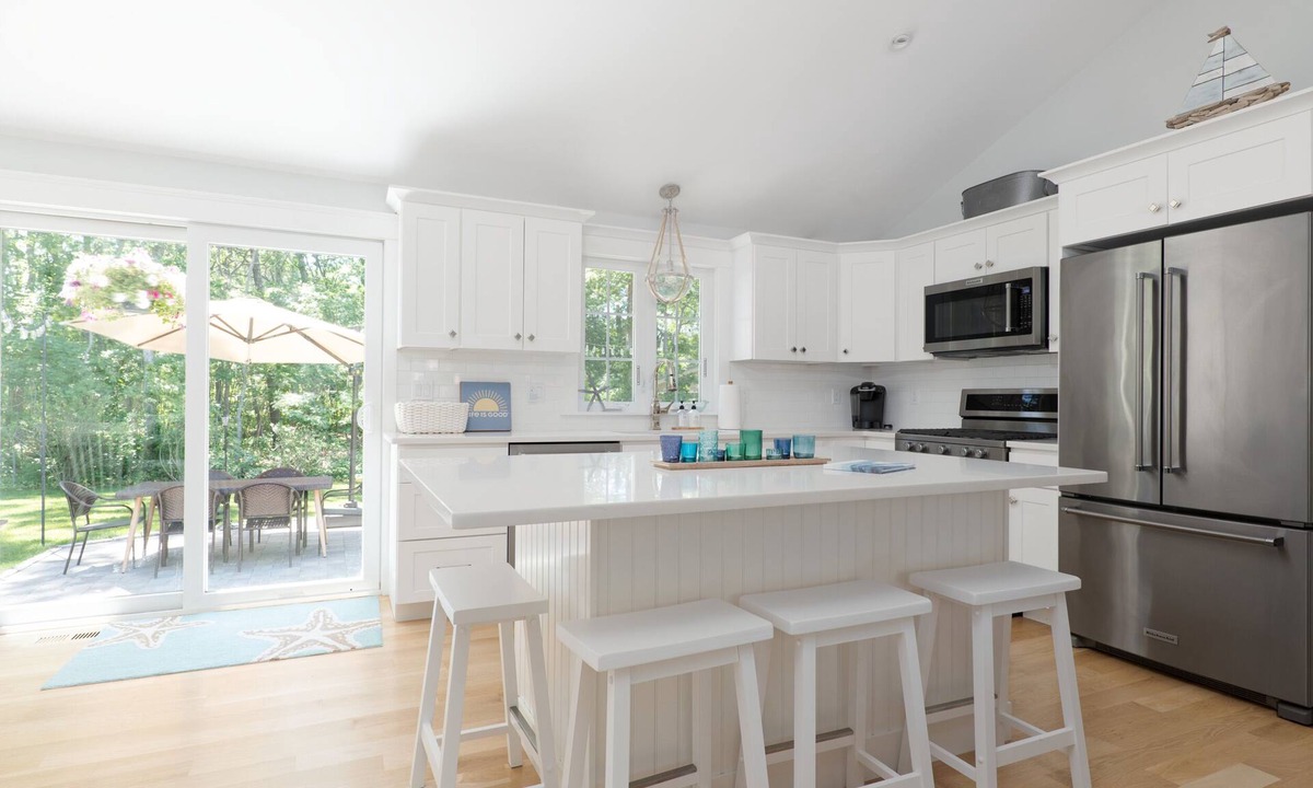 East Falmouth House | Now booking Summer 2026! Walk to Great Pond, Playground, Central AC.