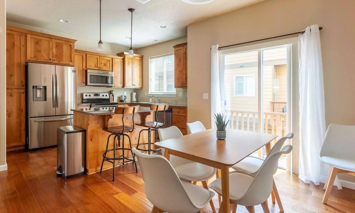 Five Oaks House | Nr DT, BG’s Food Carte w/Board Games-Coffee Maker-Microwave-Travel crib+W/D