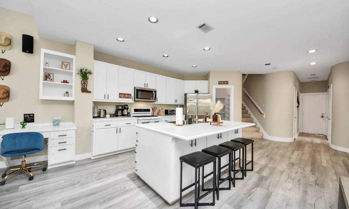 Willow Meadows/Willowbend Area House | NRG Retreat l Sleeps 12 l Parking + Bicycles