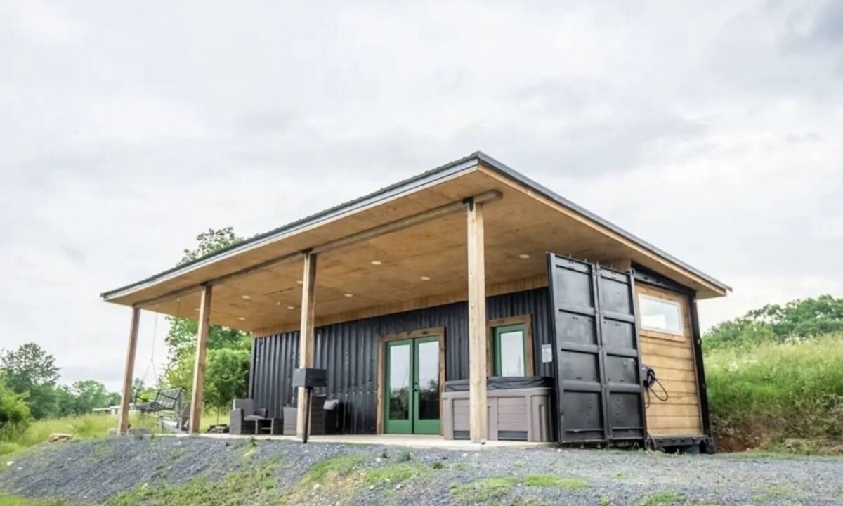 Hatfield Cabin | nSecluded Mountain Container - Hot Tub & King Bed