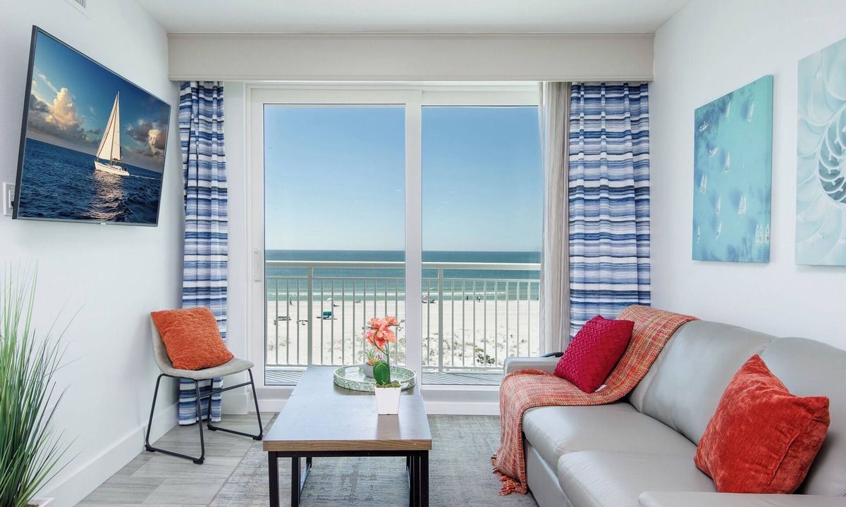 Treasure Island Condo | nTop-Floor Gulf-Front Oasis♥ Panoramic Balcony Sunsets, Pool♥Few Steps To Sand