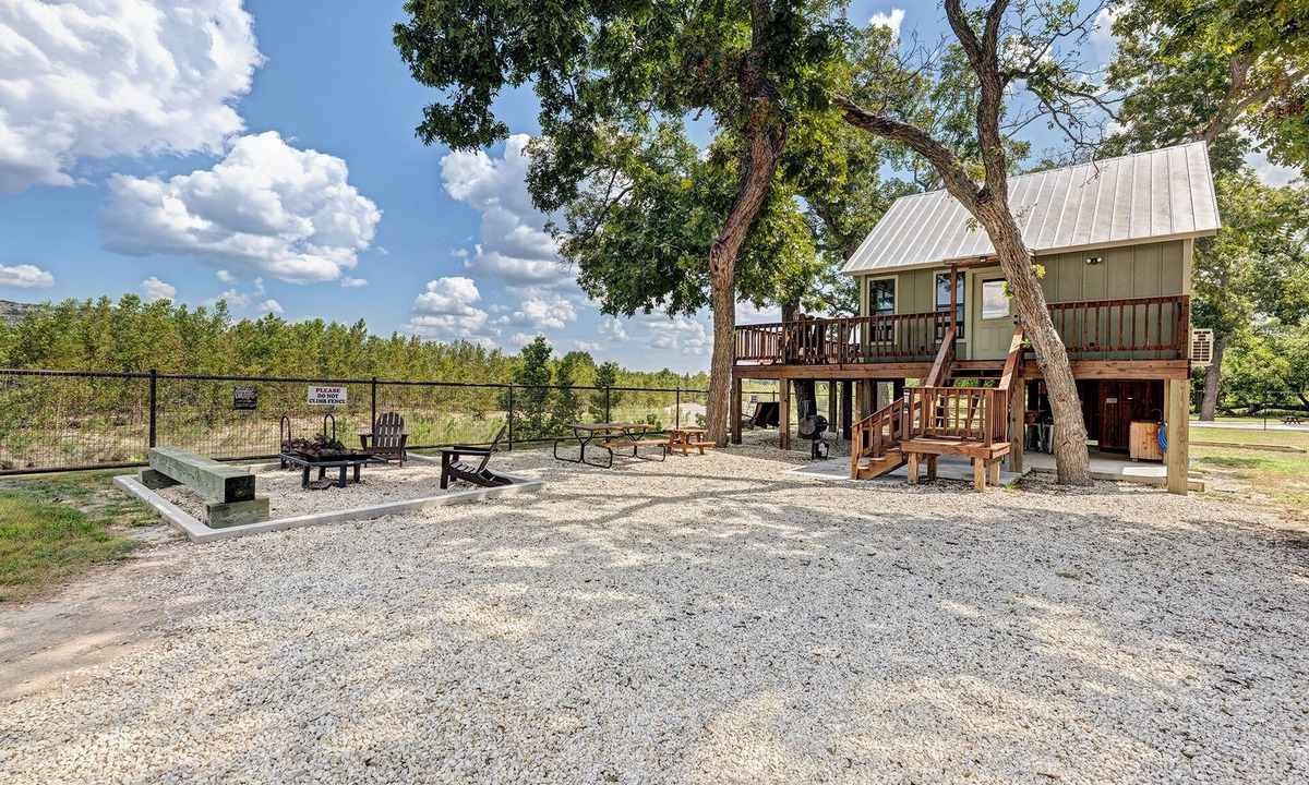 Uvalde Cabin | Nueces Riverfront Treehouse