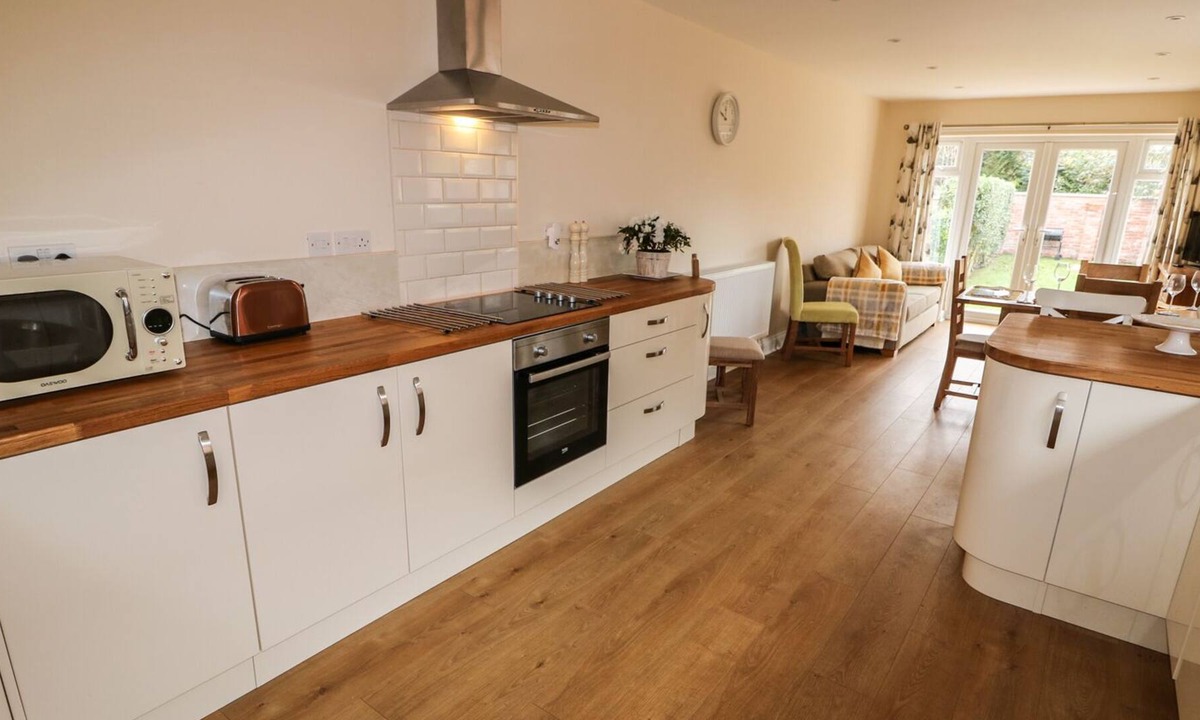 Stalham Cottage | NUHOLME, pet friendly, with open fire in Stalham