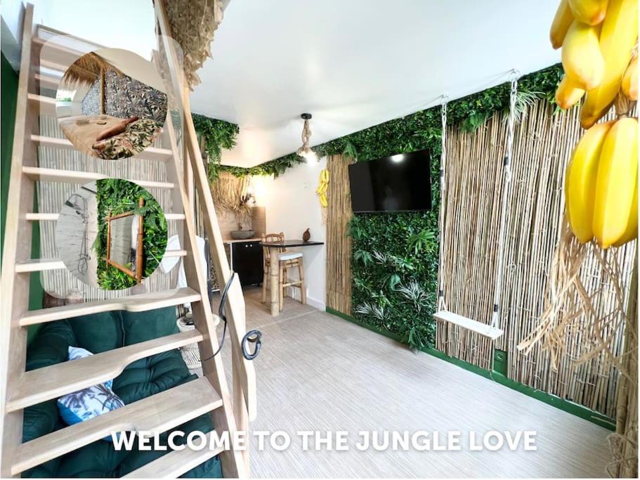 Souppes-sur-Loing Apartment | Nuit dans la jungle - love room