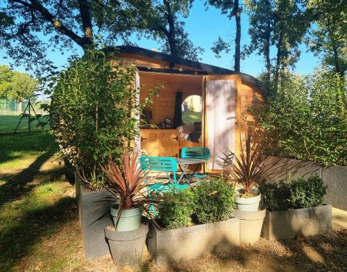 Saint-Sauveur Other | Nuit insolite dans un petit Hobbit en bois