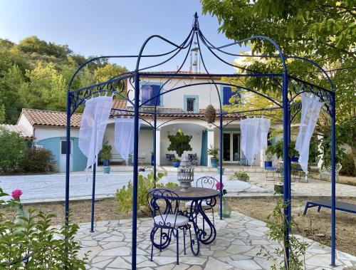 Fozieres Bed & Breakfast | Nuits Colibri, rose poudré & bleu pastel