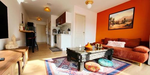 Saint-Quentin Apartment | "Nuits du désert" - Appartement avec terrasse