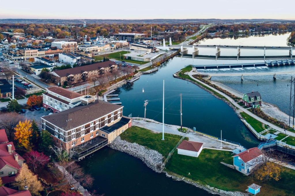 De Pere Hotel | Nuk's Executive Suites