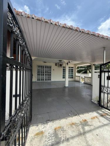 Serom House | Nurisz Homestay